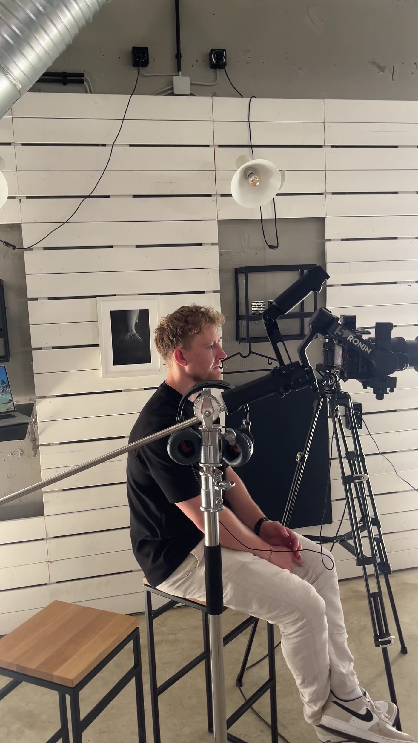Moritz Lüling am Set – Vorbereitung einer Aufnahme im Studio